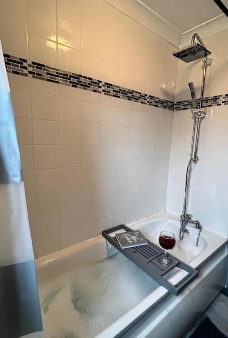 Lovely, Two Bedroom Apartment Central Location ลอนดอน ภายนอก รูปภาพ