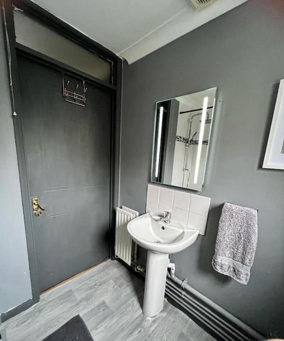Lovely, Two Bedroom Apartment Central Location ลอนดอน ภายนอก รูปภาพ