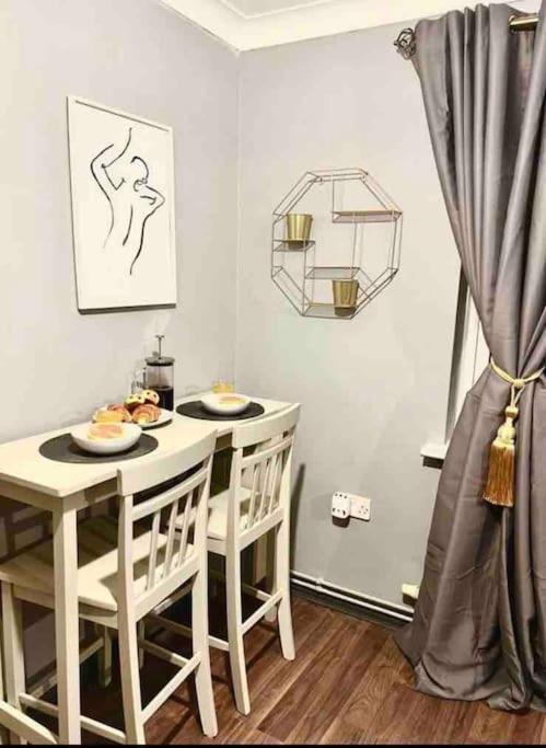 Lovely, Two Bedroom Apartment Central Location ลอนดอน ภายนอก รูปภาพ