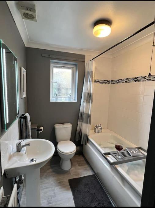 Lovely, Two Bedroom Apartment Central Location ลอนดอน ภายนอก รูปภาพ